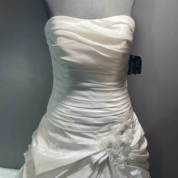 Allure Bridals size 10 ivory wedding lace taffeta gown - Picture 3 of 17